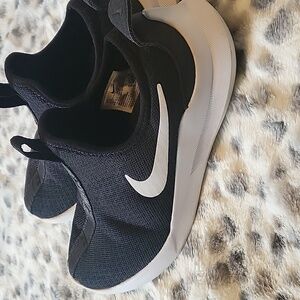 Nike tennis shoes slip on size 6 1/5 used